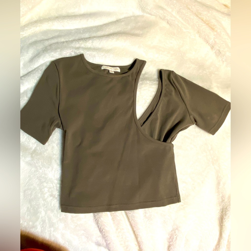 Slit shoulder crop top. Never worn size small. From Lane 201 boutique